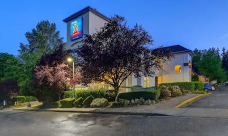 An image of the Studio 6 hotel in Mountlake Terrace, WA