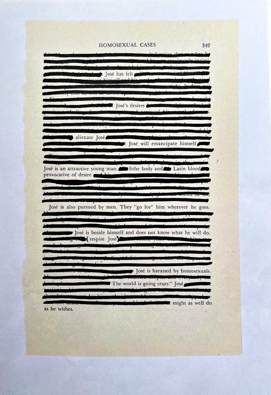 Une page du livre Blackouts avec des phrases censurées