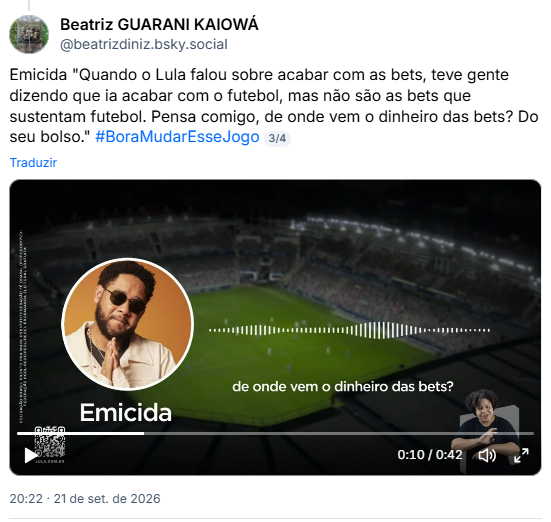 Post de Beatriz GUARANI KAIOWÁ (@beatrizdiniz.bsky.social): Emicida "Quando o Lula falou sobre acabar com as bets, teve gente dizendo que ia acabar com o futebol, mas não são as bets que sustentam futebol. Pensa comigo, de onde vem o dinheiro das bets? Do seu bolso." #BoraMudarEsseJogo (vídeo)