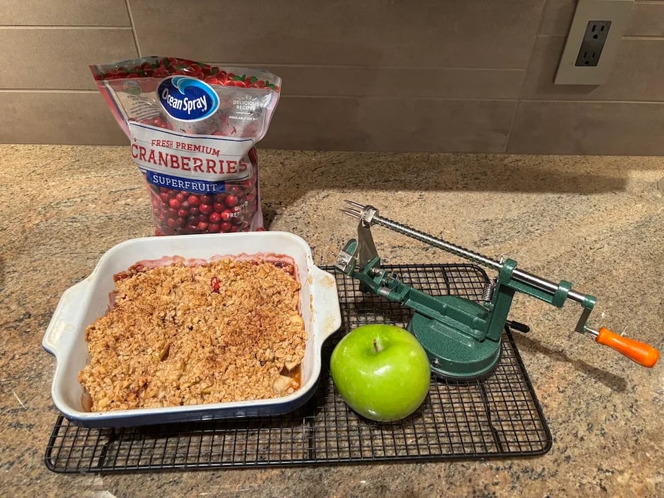 Apple cranberry crumble