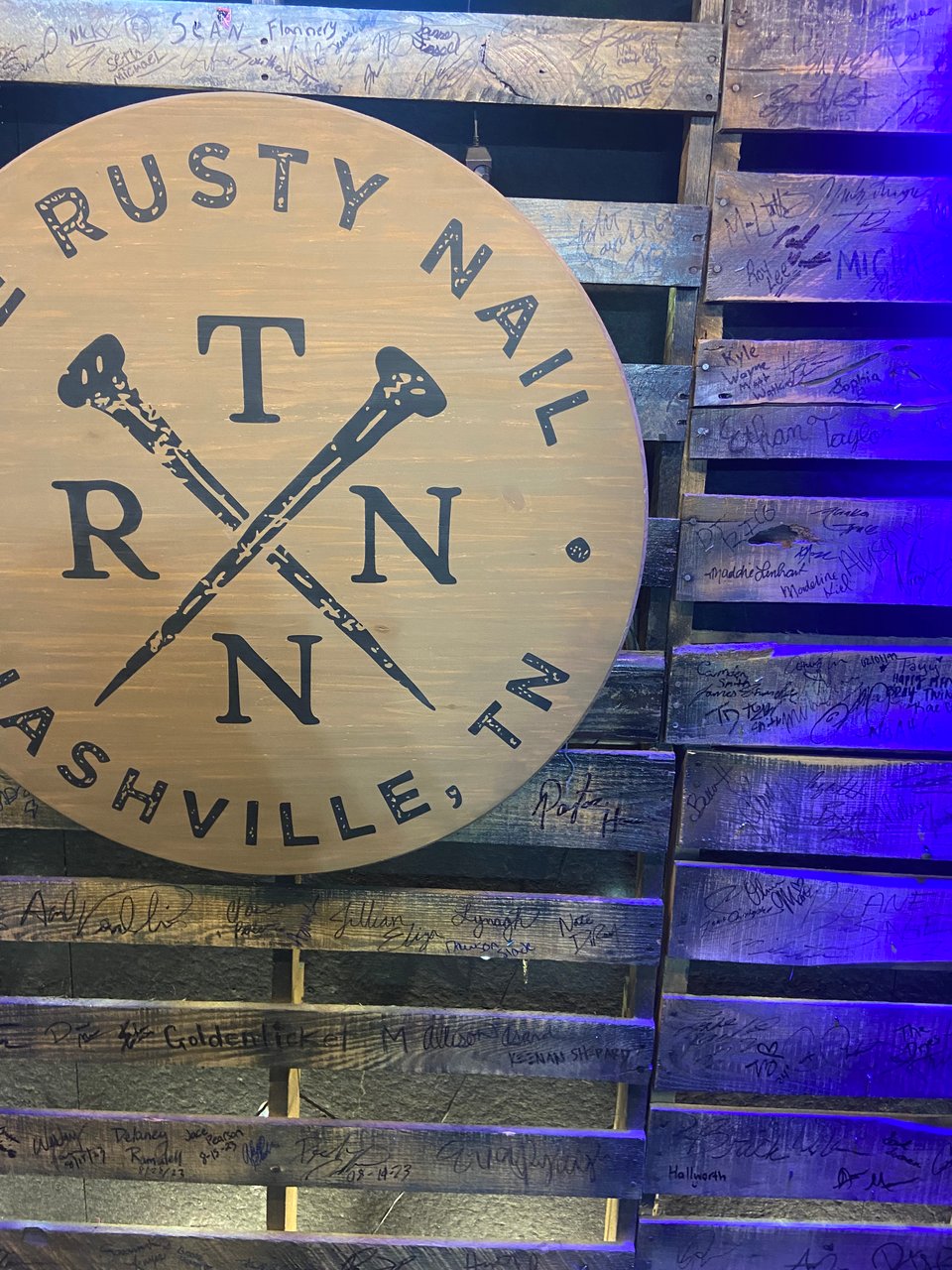 a sign for the rusty nail in nashville