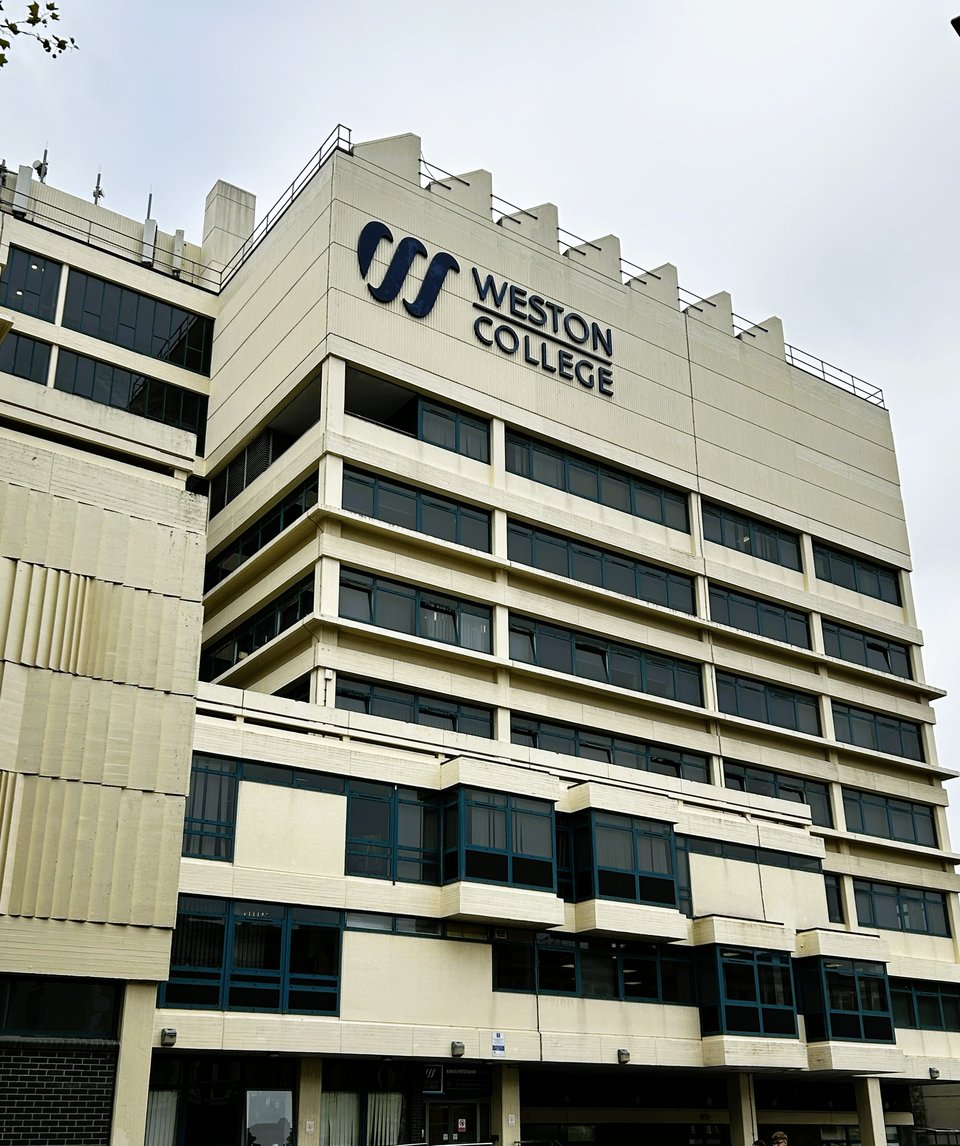 A Brutalist building of the late 1960s. It has a main tower block of nine storeys but this is masked  through a combination of blind walls and boxed out bays. The entire thing is painted cream.