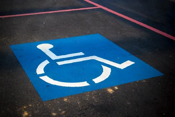 a disabled parking sign