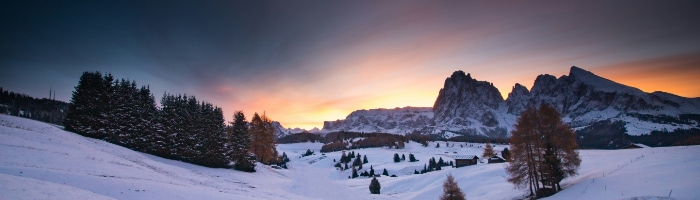 A sunrise over a snowy landscape