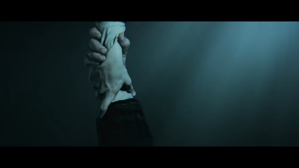 frodo and sam reaching out and holding hands