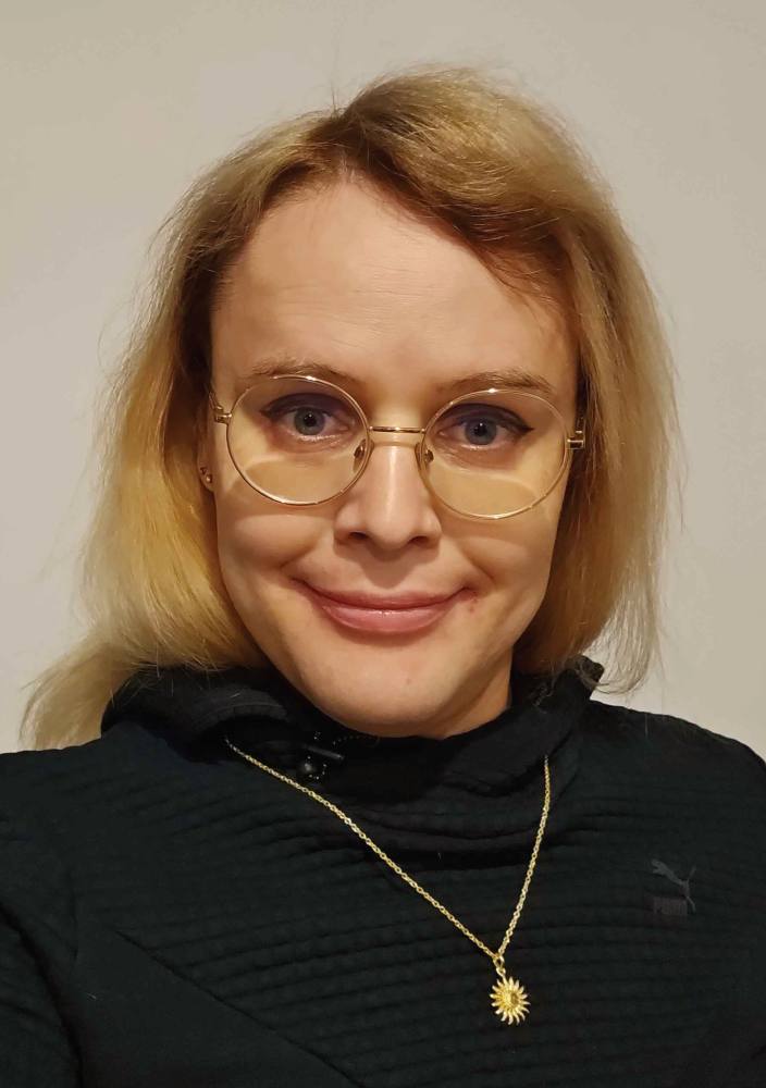 a headshot of Zoe Storm