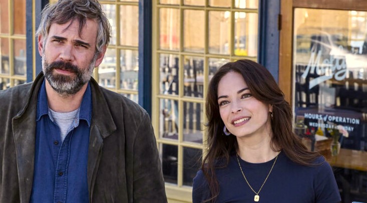 eteran Canadian actors Rossif Sutherland (Hyena Road) and Kristin Kreuk (Burden of Truth) in front of Molly’s Reach (The Beachcombers)