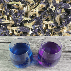 2 pictures on top of each other. On the top, dried Butterfly Blue Pea Flower buds. On the bottom, 2 glasses with steeped Butterfly Blue Pea Flower Tisane; the one on the left is a deep blue, the one on the right is a rich purple
