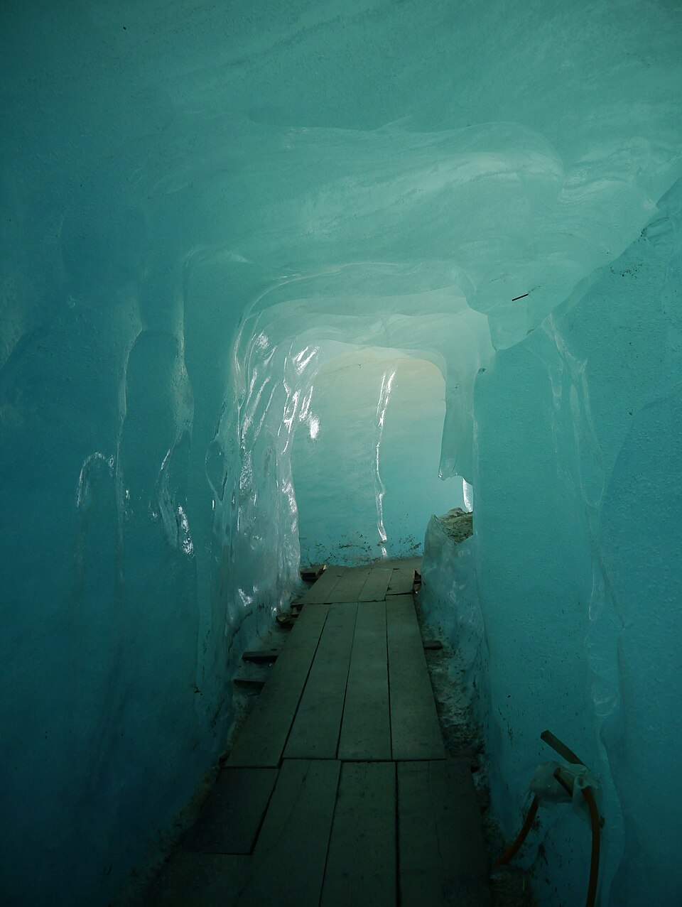 Negotiating space with nature and tech