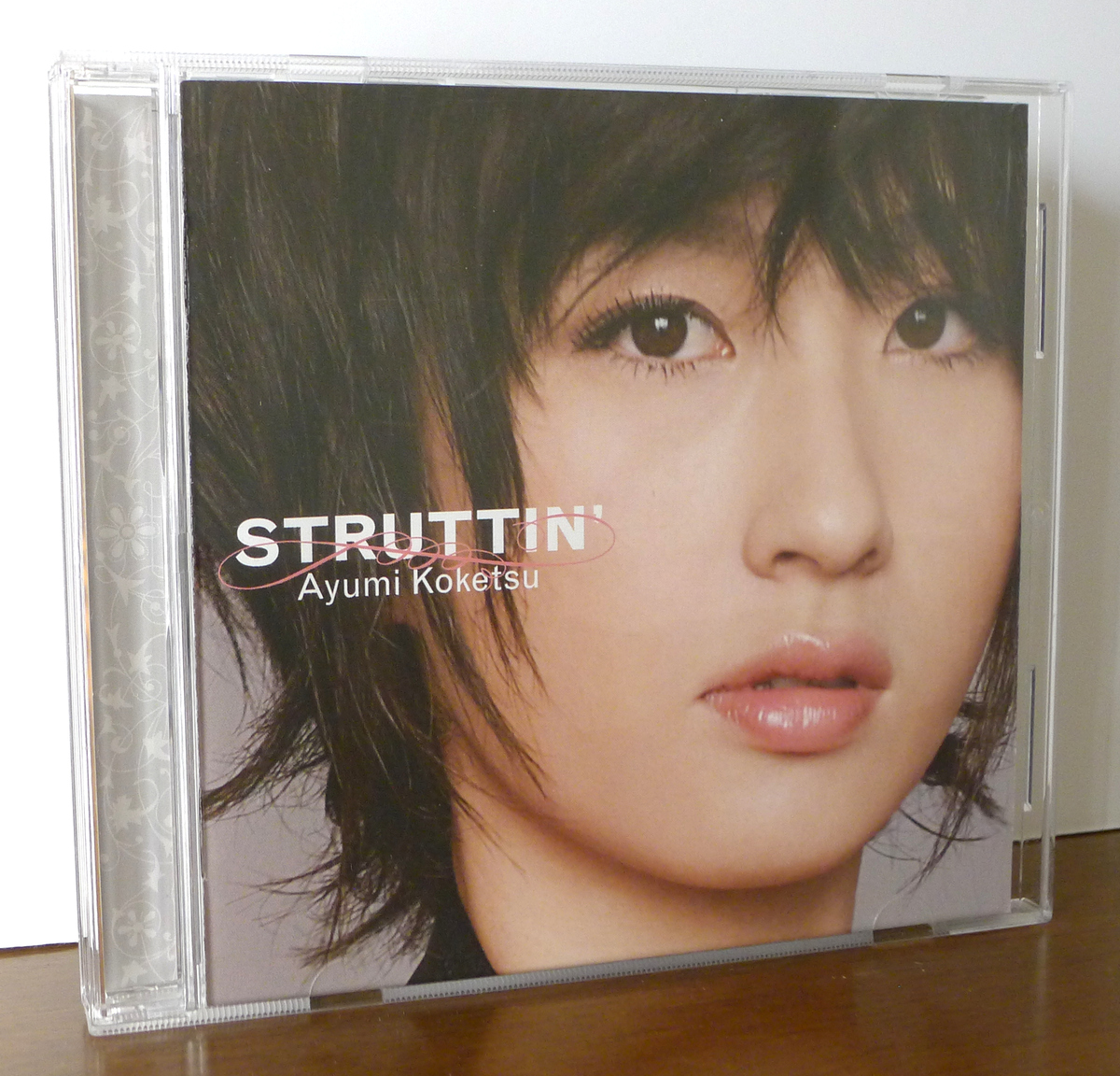 Front cover of CD “/Struttin’/” by Ayumi Koketsu