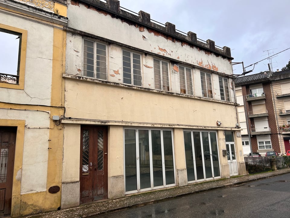 A photo of my grandmother's house.