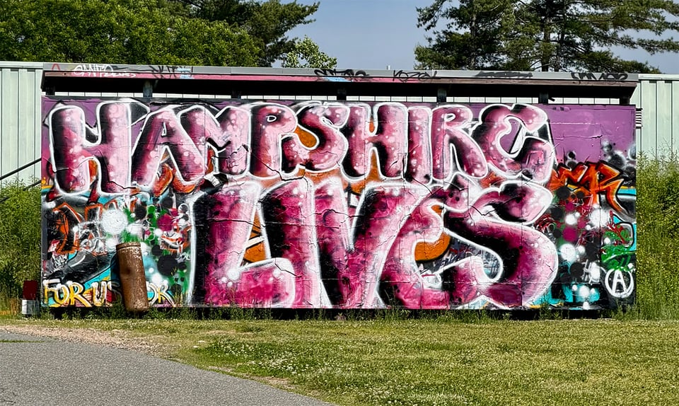 Graffiti on side of a building reading "HAMPSHIRE LIVES"