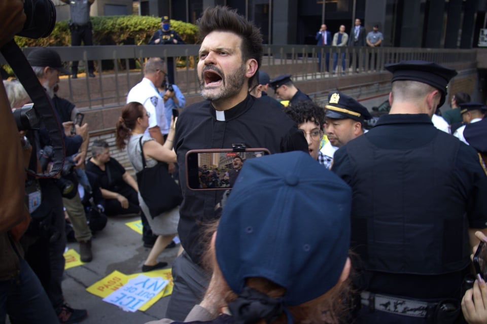 People protesting ICE in NYC