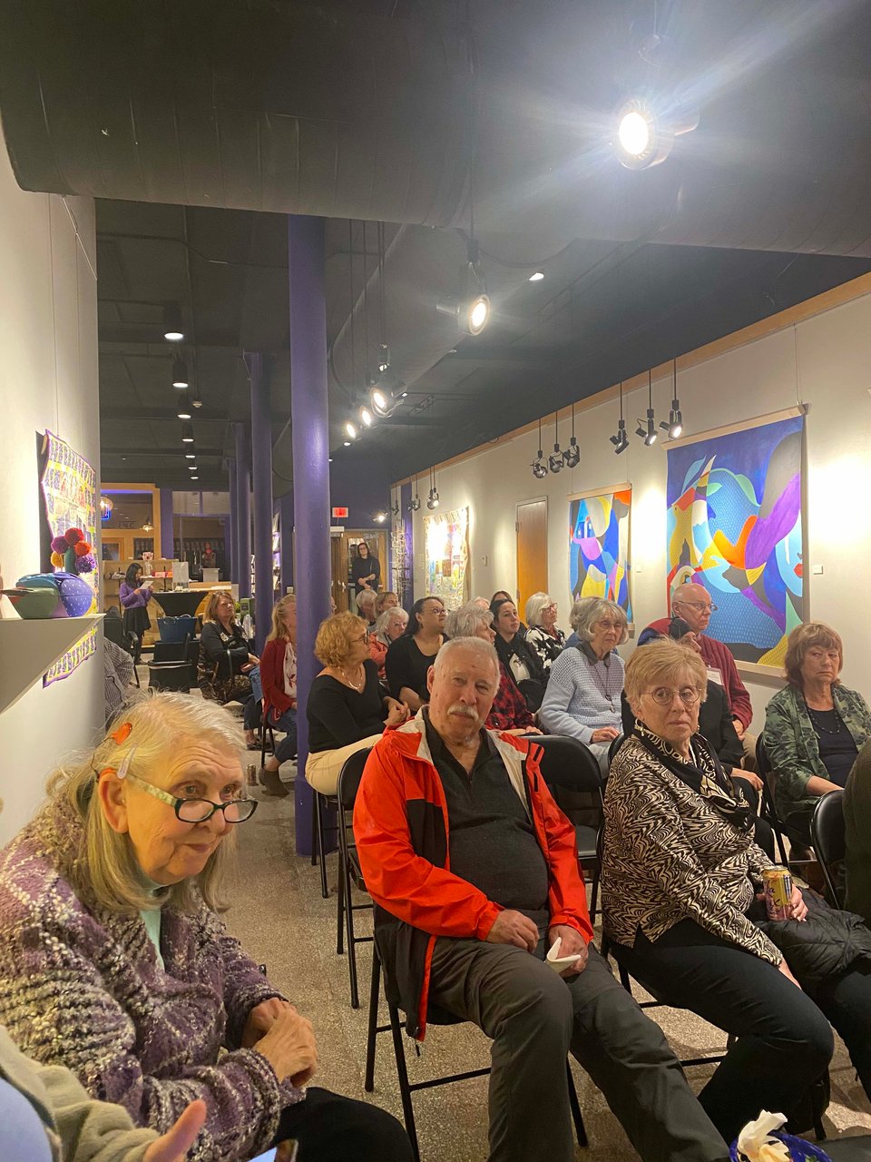 the crowd of visitors listening about the works