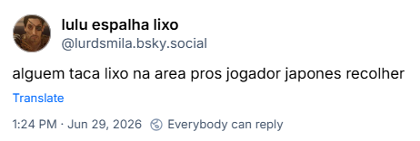 Post de lulu espalha lixo (‪@lurdsmila.bsky.social‬): alguem taca lixo na area pros jogador japones recolher