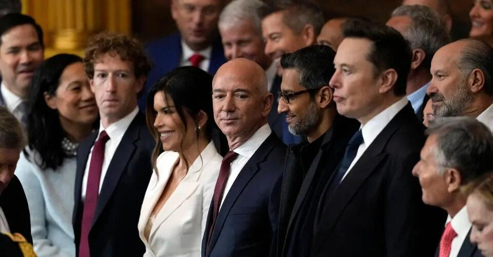 Mark Zuckerberg, Jeff Bezos e Sundar Pichai na inauguração do mandato de Donald Trump