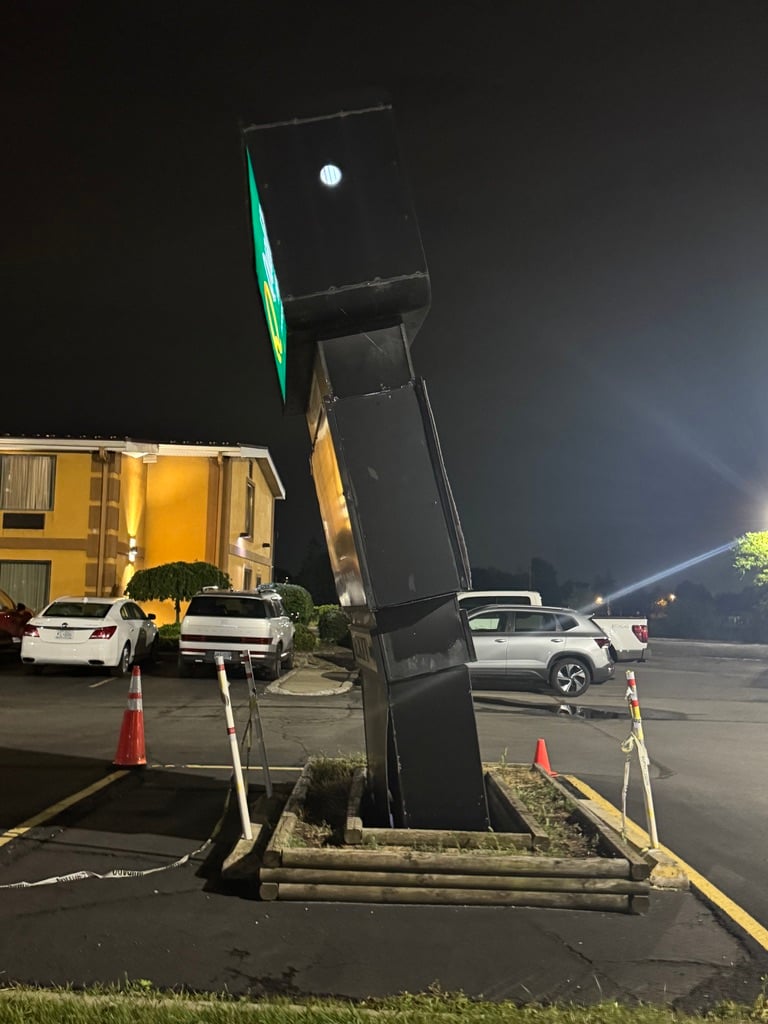 the leaning Quality Inn sign of Pisa