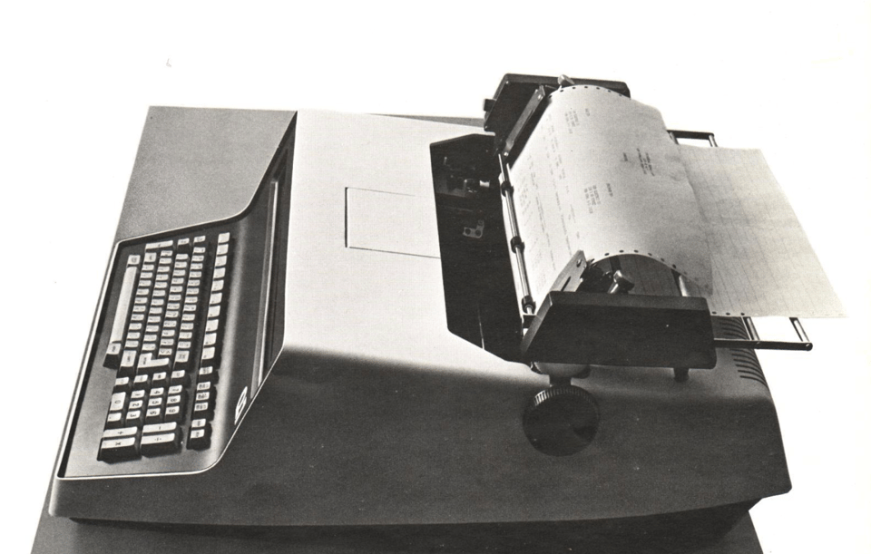 Q1 computer on a desk