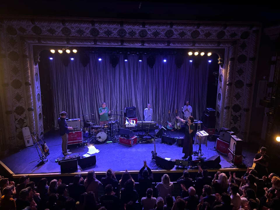Stereolab as seen from the balcony of the Metro. From left to right: guitarist, dummer, keyboard, bass and guitar, guitar/vocals/trombone/tambourine.