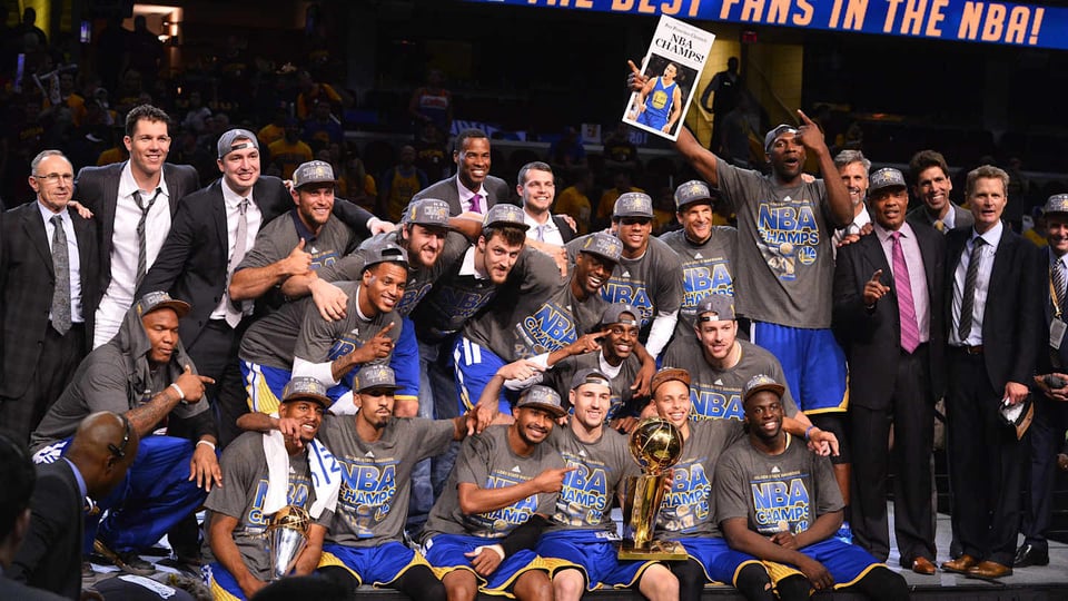 Team photo of the Golden State Warriors celebrating their championship