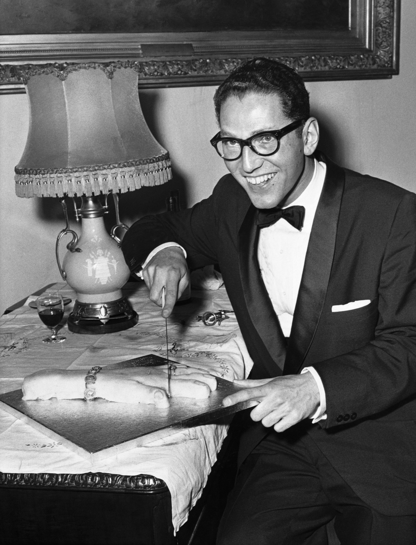 Tom Lehrer, 1959, cutting a cake in the shape of a severed hand