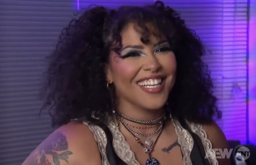 That Willow Nightingale smile. Why isn't she on Dynamite every week again?