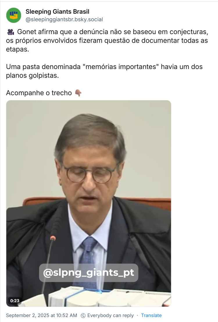 Post de Sleeping Giants Brasil (‪@sleepinggiantsbr.bsky.social‬) com o texto: 🎥 Gonet afirma que a denúncia não se baseou em conjecturas, os próprios envolvidos fizeram questão de documentar todas as etapas. Uma pasta denominada "memórias importantes" havia um dos planos golpistas. Acompanhe o trecho 👇🏽 (o post tem um video)