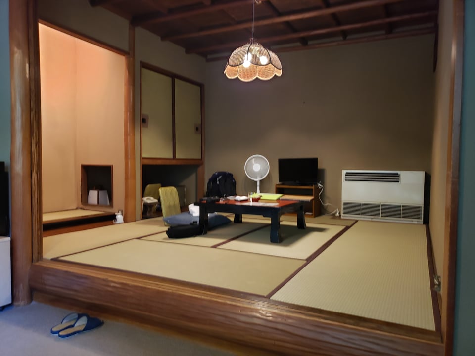 The classic tatami mat chamber in my room.