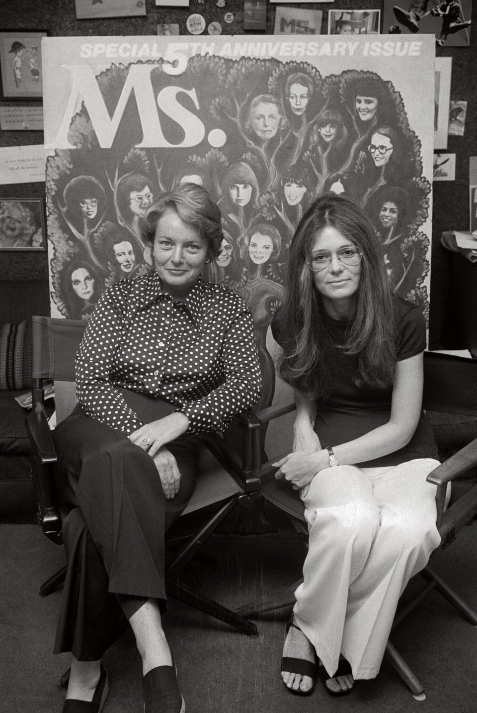 Patricia Carbine and Gloria Steinem in front of a mockup of the cover of the fifth anniversary issue of the magazine on July 12, 1977