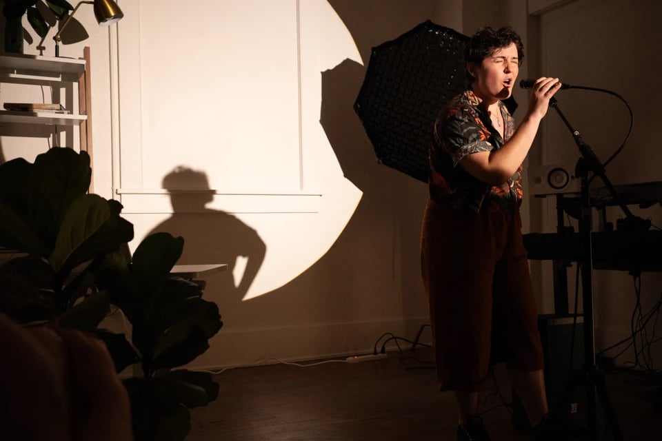 Lee telling a story.