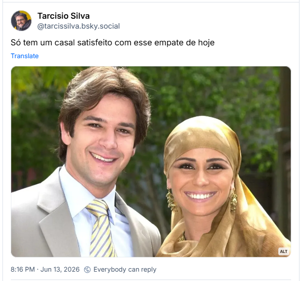 Post de Tarcisio Silva (‪@tarcissilva.bsky.social‬): Só tem um casal satisfeito com esse empate de hoje

(Post contém imagem com a descrição: Imagem dos personagens Lucas e Jade, da novela O Clone, sorrindo olhando para a câmera)