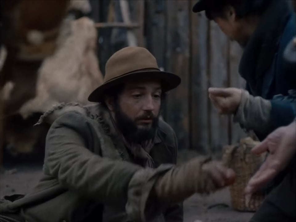 John Magaro as Cookie in Reichardt, First Cow (2019)