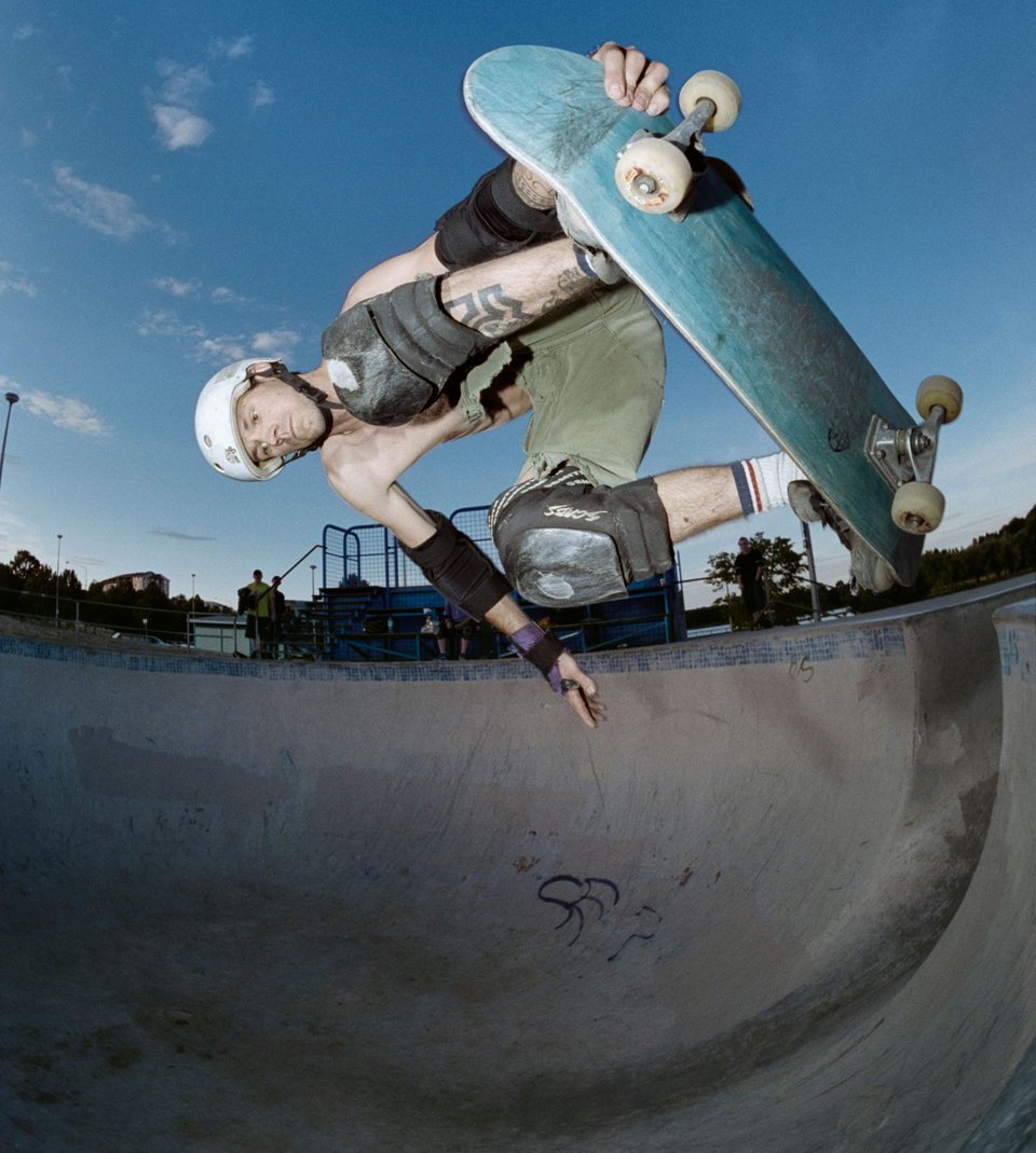 Photograph by David Pang, Joel Bliss backside air at Belco Bowl, c.2002