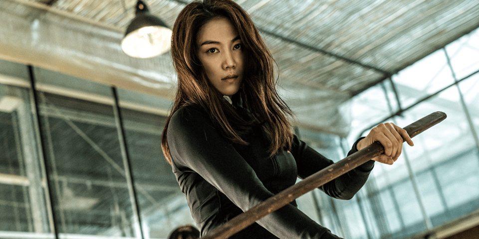 The Villainess looking villainous.