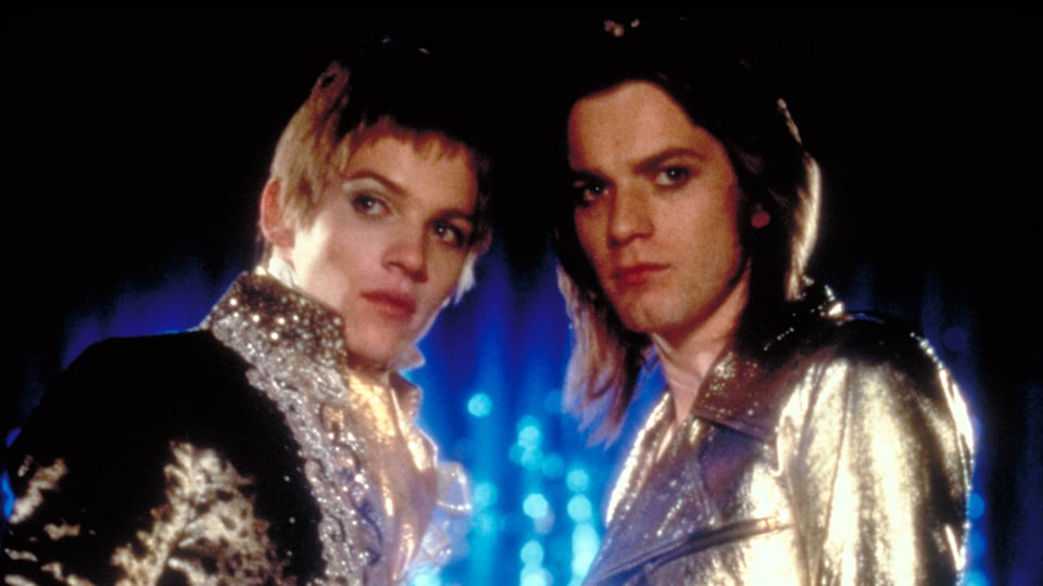 Still image from “Velvet Goldmine.”