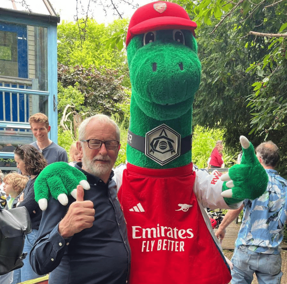 Jeremy Corbyn with the gunnersaurus