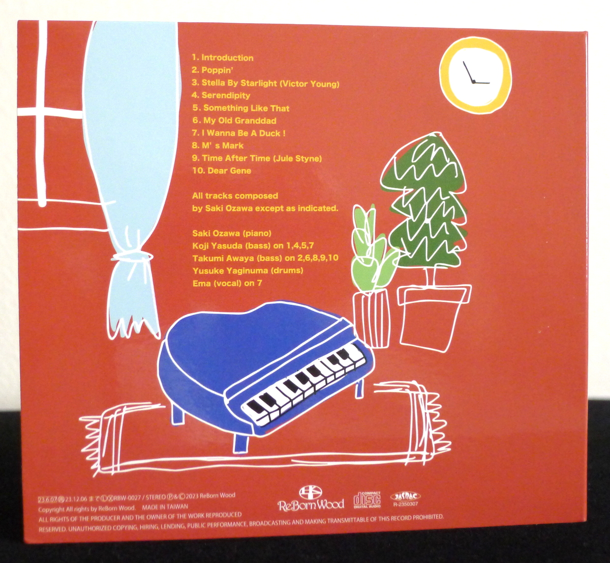 Back cover of CD “/Cheers!/” by Saki Ozawa