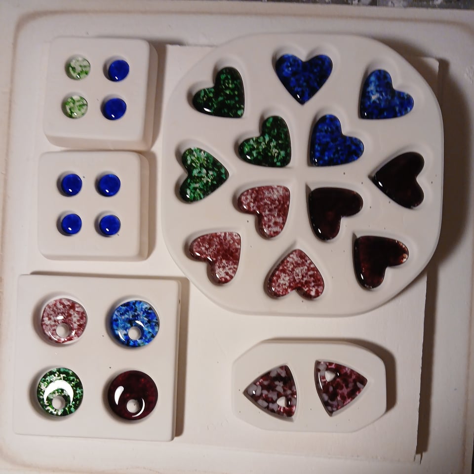 everything has fused, the pinks have darkened and the reds are very dark now just like i said!