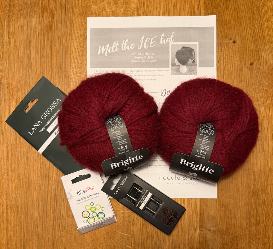 Melt the Ice hat pattern under the materials needed to make the hat. Red wool, stitch ring markers and 5 mm knitting needle tops and a 40 cm cable.