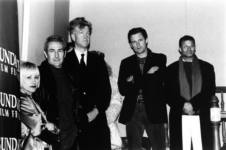 from left to right, Patricia Arquette, i dunno this guy, David Lynch, Bill Pullman, and I also don't know this guy