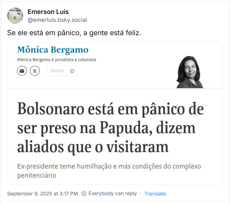 Post de Emerson Luis ‪@emerluis.bsky.social‬) com o texto: “Se ele está em pânico, a gente está feliz.” e no post tem uma imagem da coluna da Monica Bergamo cujo título é: “Bolsonaro está em pânico de ser preso na Papuda, dizem aliados que o visitaram”