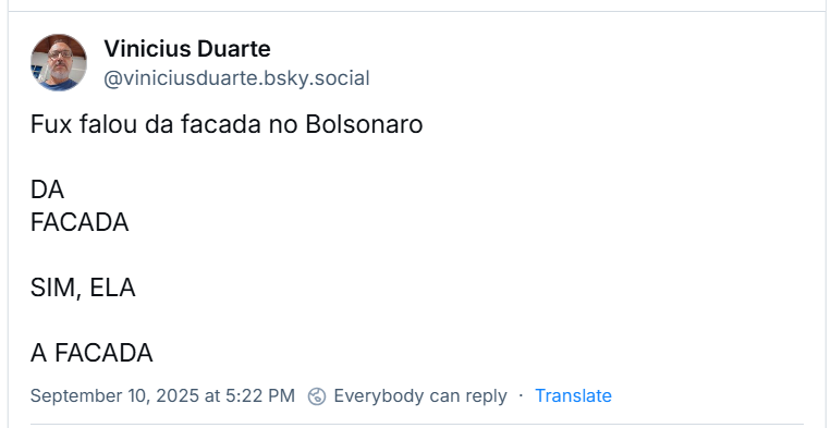 Post de Vinicius Duarte (‪@viniciusduarte.bsky.social‬) com o texto: Fux falou da facada no Bolsonaro  DA FACADA SIM, ELA A FACADA