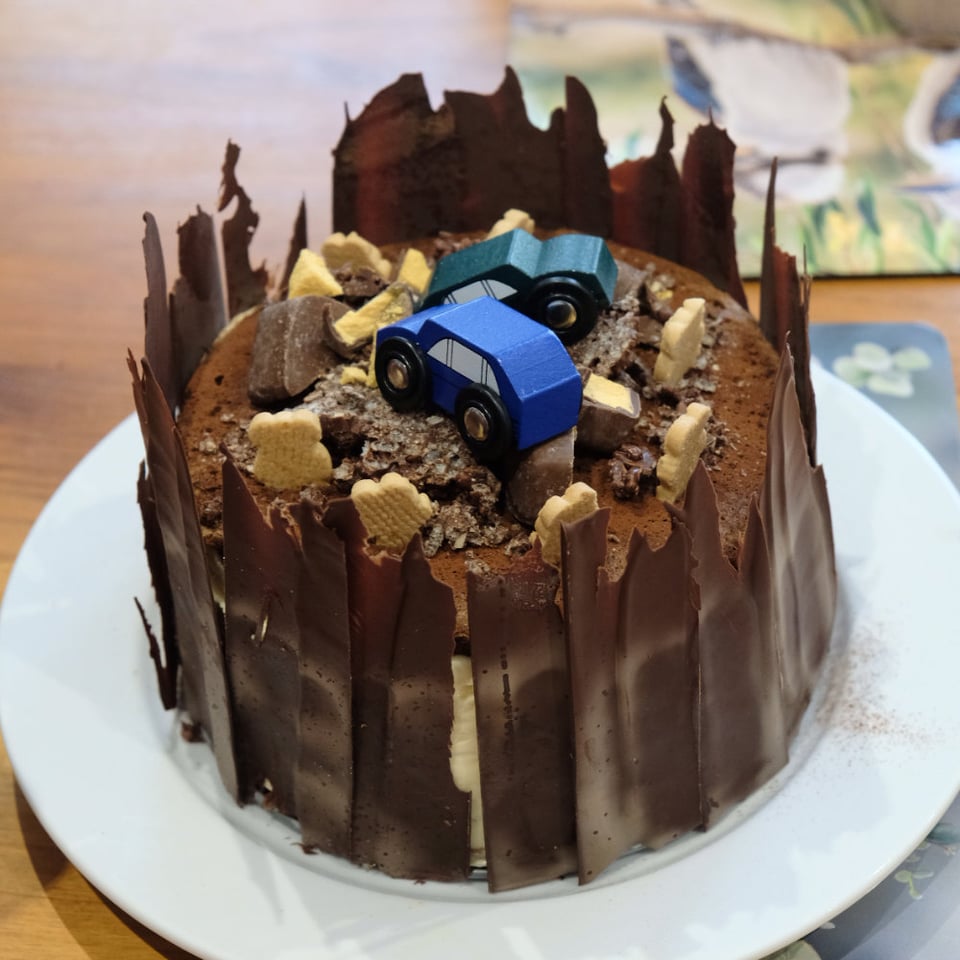 a really fancy looking cake