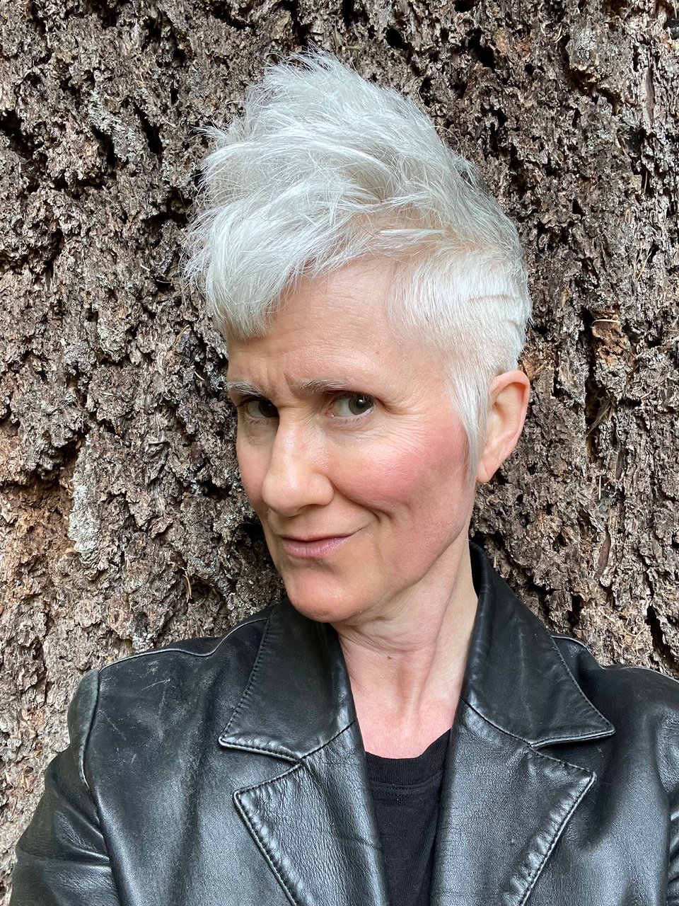 Selfie in front of a big ass tree