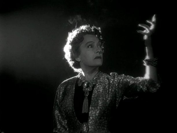Norma Fucking Desmond, showing them all.