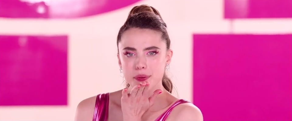 Sue (Margaret Qualley) blows a kiss to the camera.