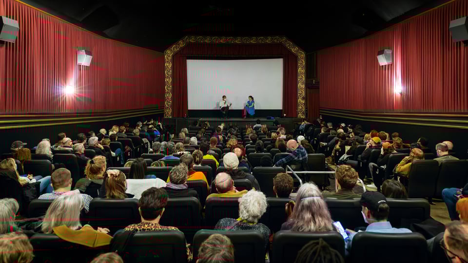 The audience listening to Ed Yong interview Ariel Waldman