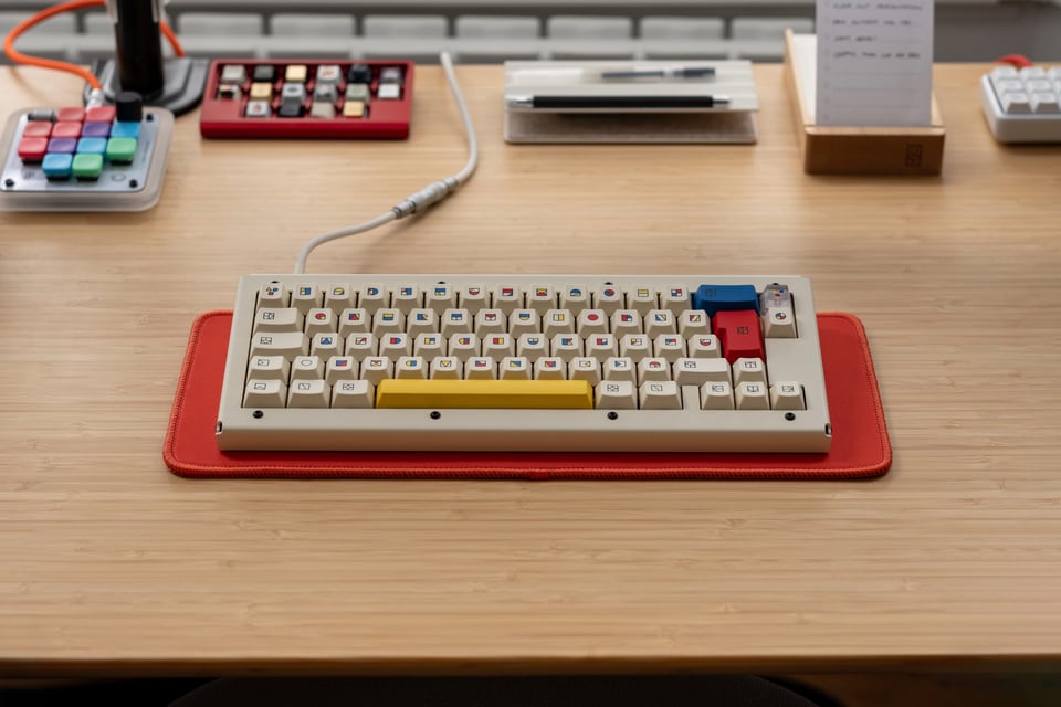 gestalt keycap set on a beige keyboard