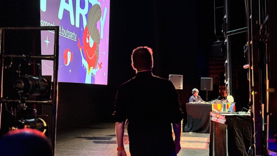 Joh about to go on stage at Smashing Conference