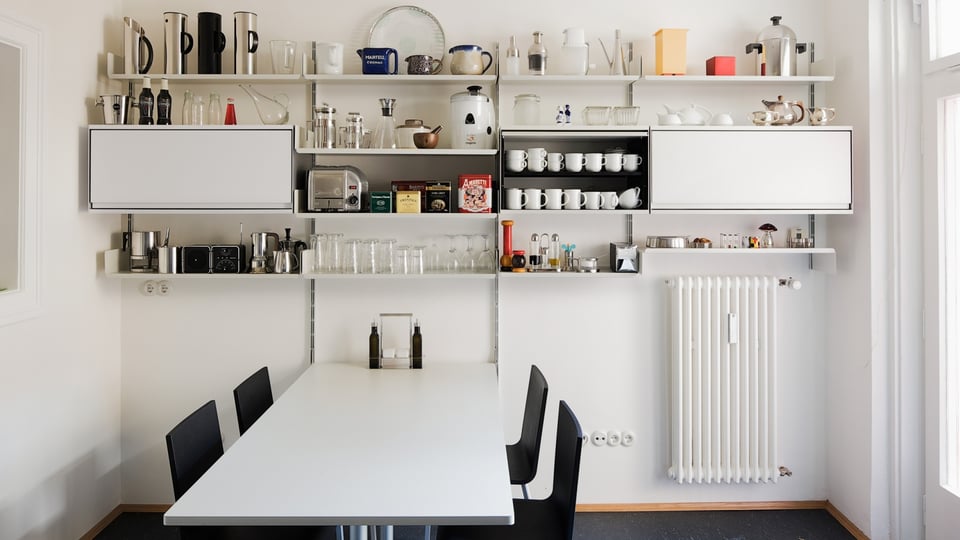 Vitsœ 606 in a kitchen